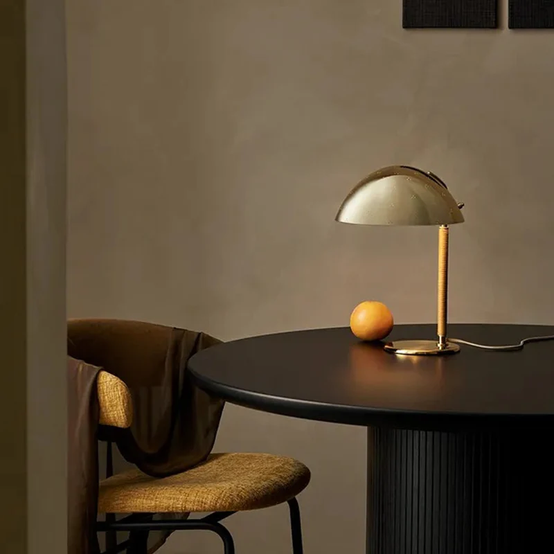 Gubi 9209 Table Lamp