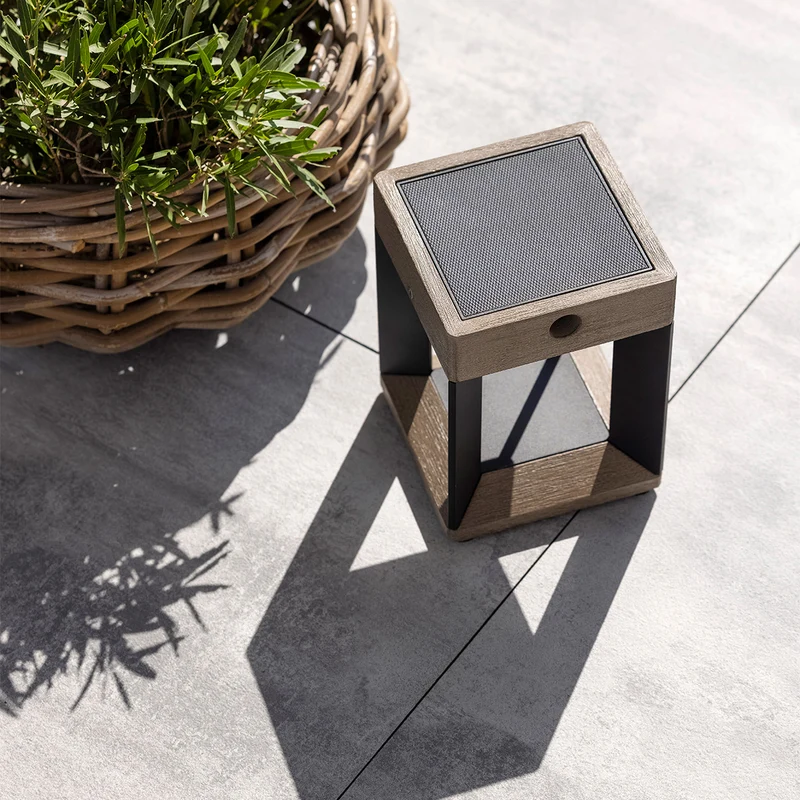 Les Jardins Teckalu Solar Table Lamp