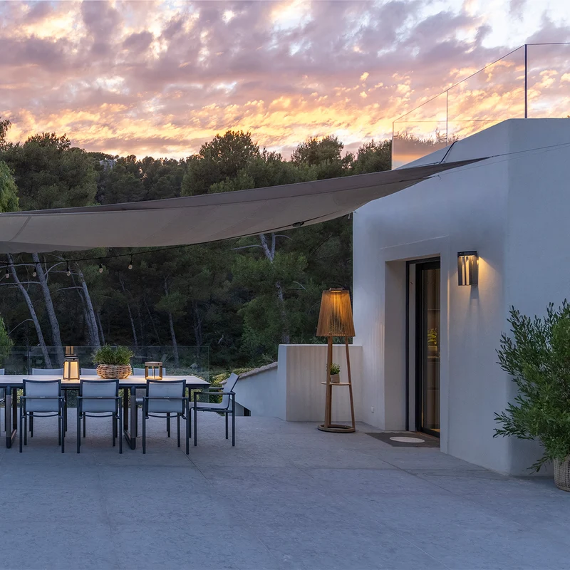 Les Jardins Tecka Solar Floor Lamp