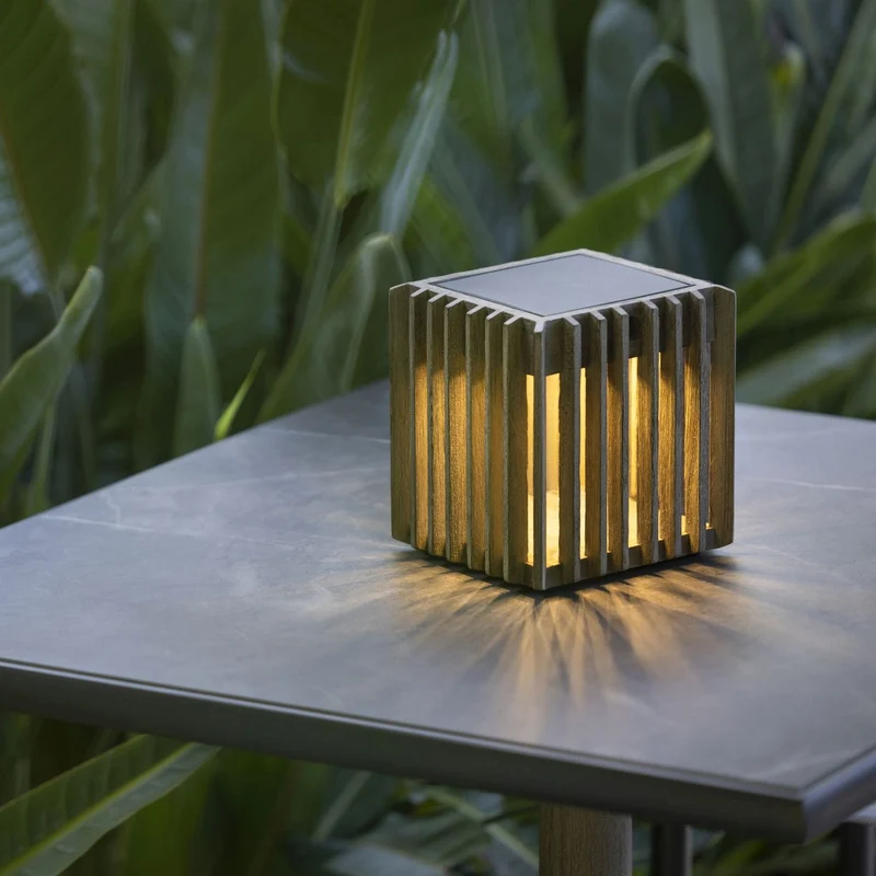 Les Jardins Verti Solar Table Lamp