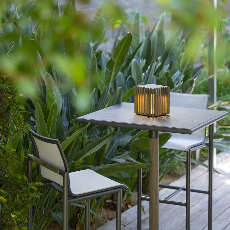 Les Jardins Verti Solar Table Lamp