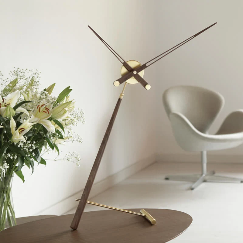 Nomon Puntero Table Clock