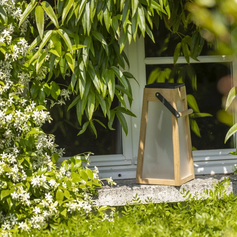 Les Jardins Tecka Solar Lantern