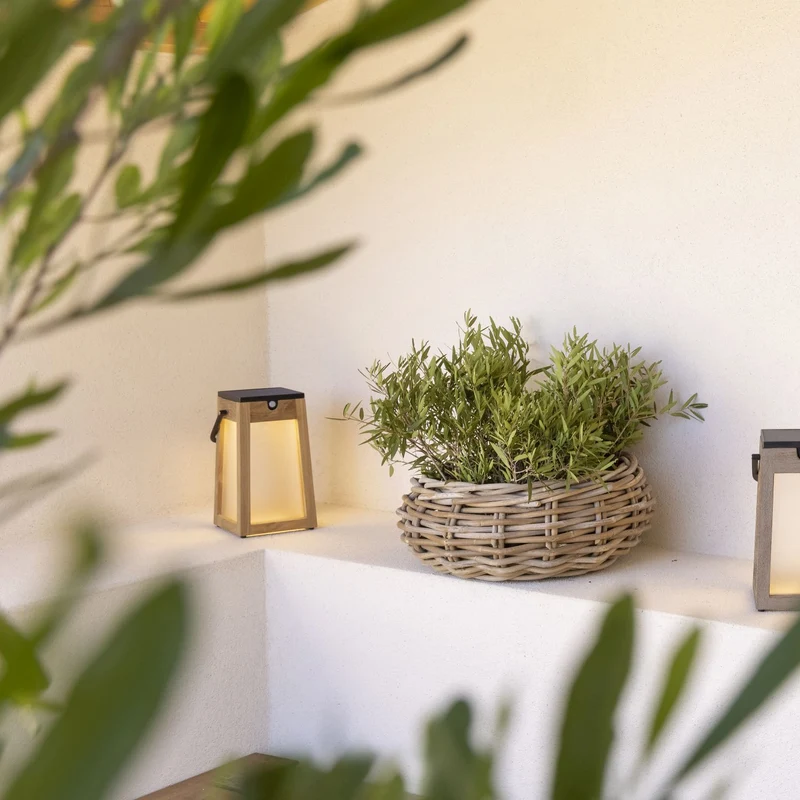 Les Jardins Tecka Solar Lantern
