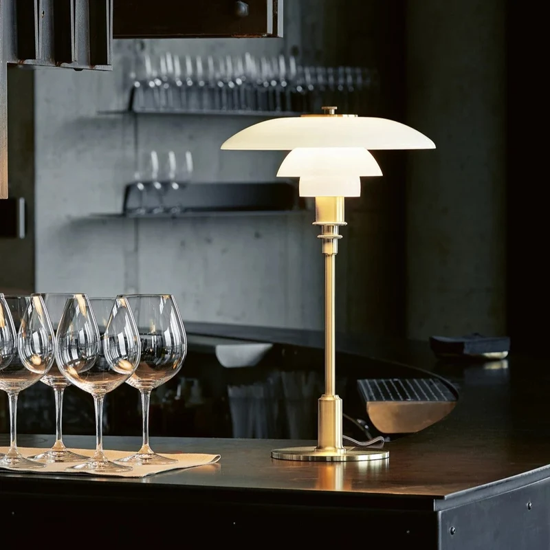 Louis Poulsen PH 3/2 Table