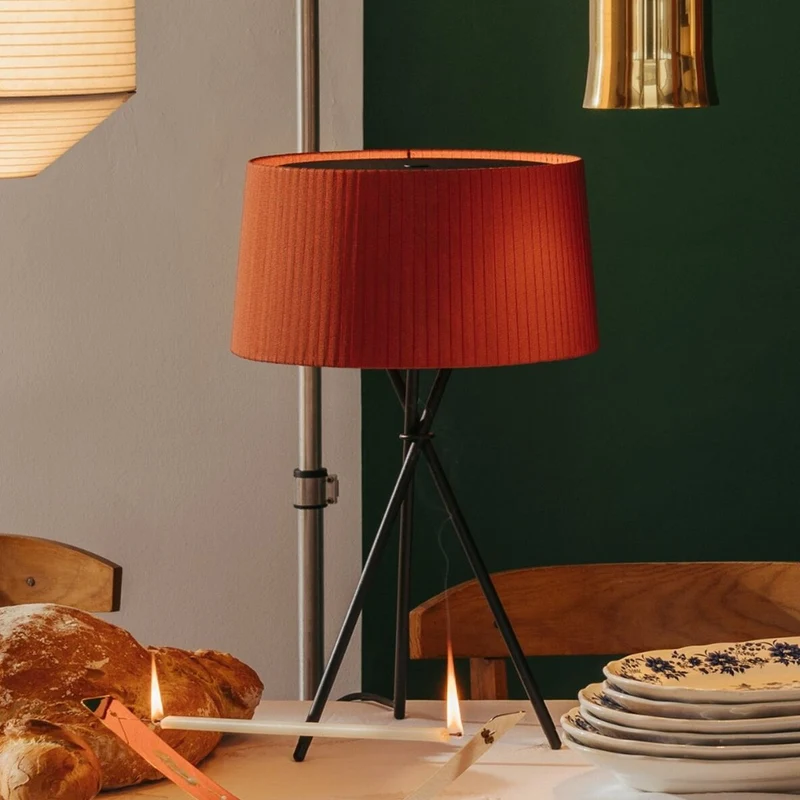 Santa & Cole Trípode Table Lamp