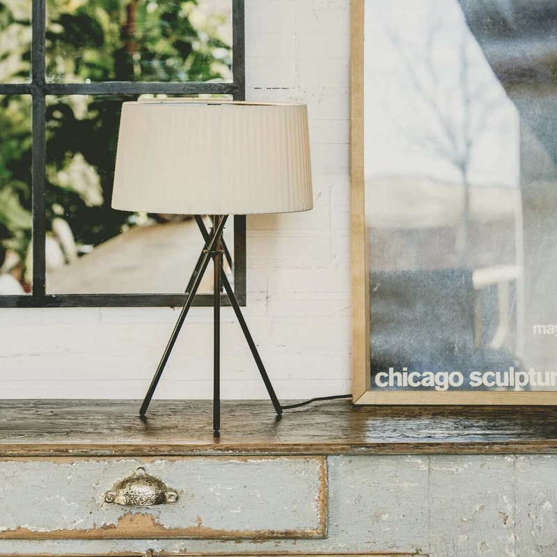 Santa & Cole Trípode Table Lamp