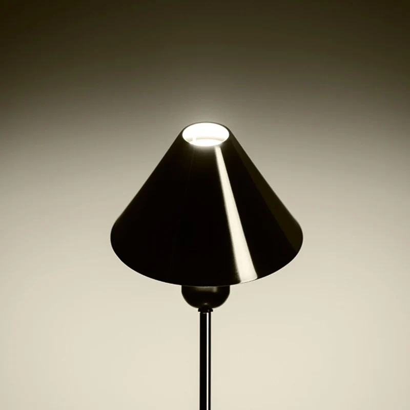 Santa & Cole Gira Table Lamp