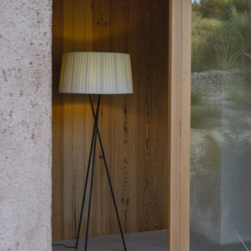 Santa & Cole Tripode G5 Floor Lamp