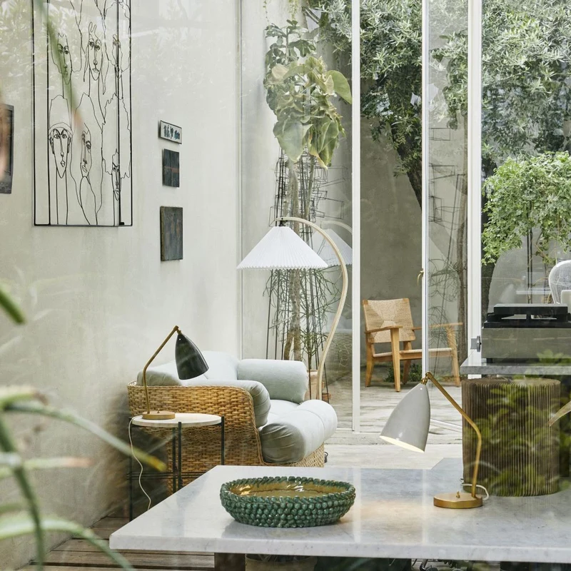 Gubi Gräshoppa Table Lamp