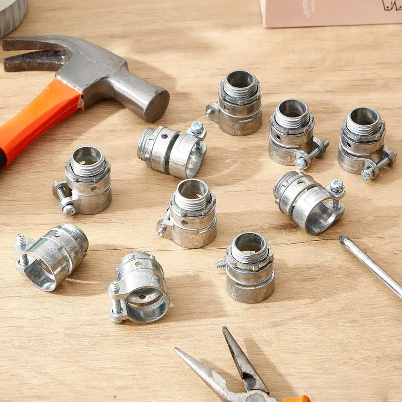 10-Pack Of Top-Shelf 1/2-Inch Squeeze Connectors For FMC And EMT Conduit Wiring. These Heavy-Duty Metal Cable Fittings Are A Solid Pick For Indoor Jobs, Locking Down Cables Snug As A Bug In A Rug Without Breaking A Sweat.